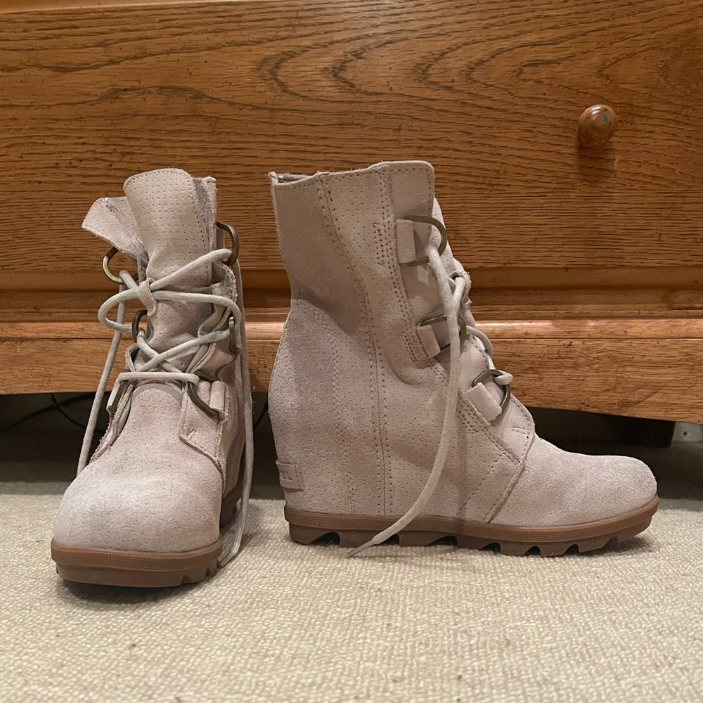 Sorel Joan of Arctic wedge size 6.5 white suede